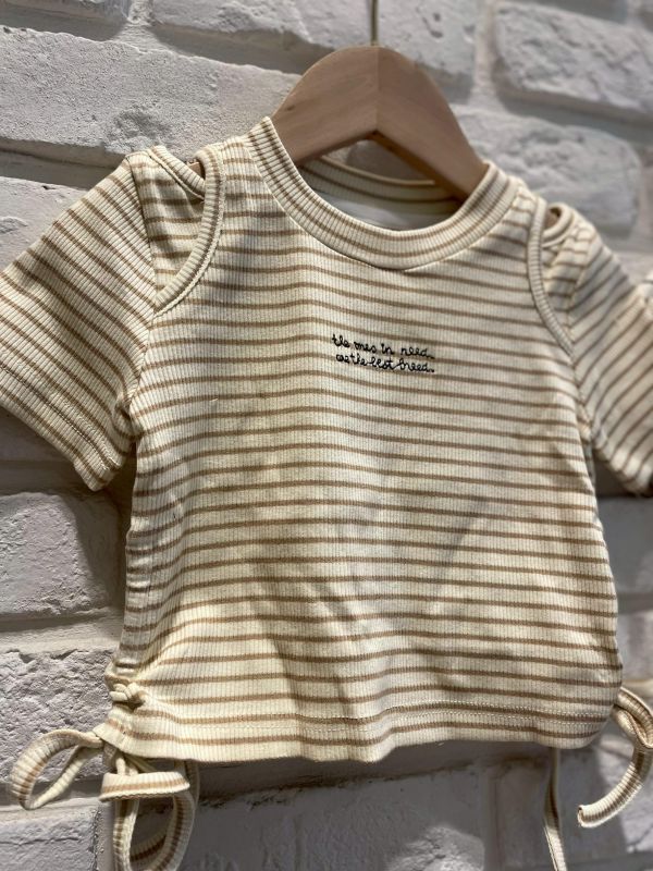 26083-1現貨夏款女童咖條紋短版設計感抽繩上衣尺寸80-120 