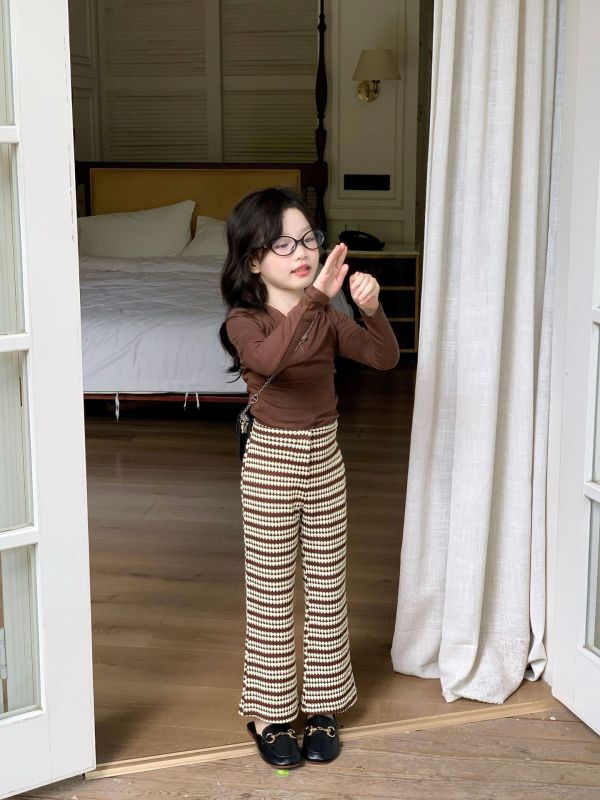 預購秋款女童休閒條紋氣質套裝尺寸90-130 