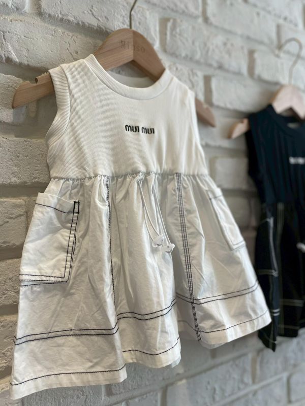 26029-1現貨夏款女童白色韓系抽繩Miu Miu洋裝尺寸80-120 