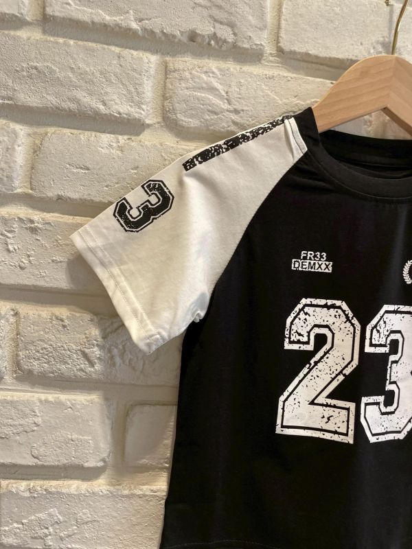 現貨夏款男童黑白拚色23上衣尺寸90-130 