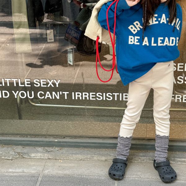 預購秋款女童刺繡內搭褲的尺寸80-130 