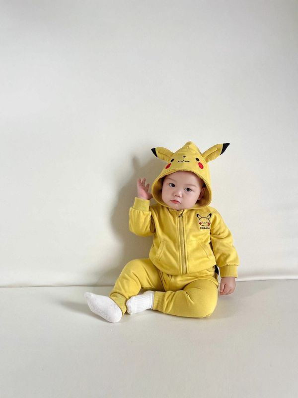 預購秋款男女童皮卡丘套裝尺寸73-110 