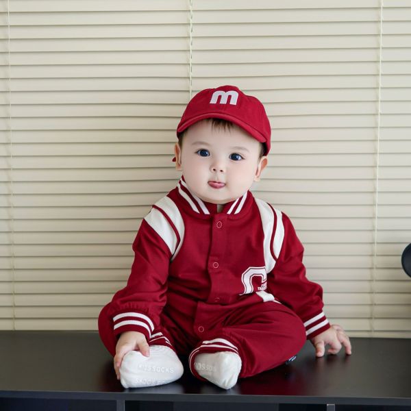 預購秋款男女寶字母連身衣尺寸73-100 偏大半碼 