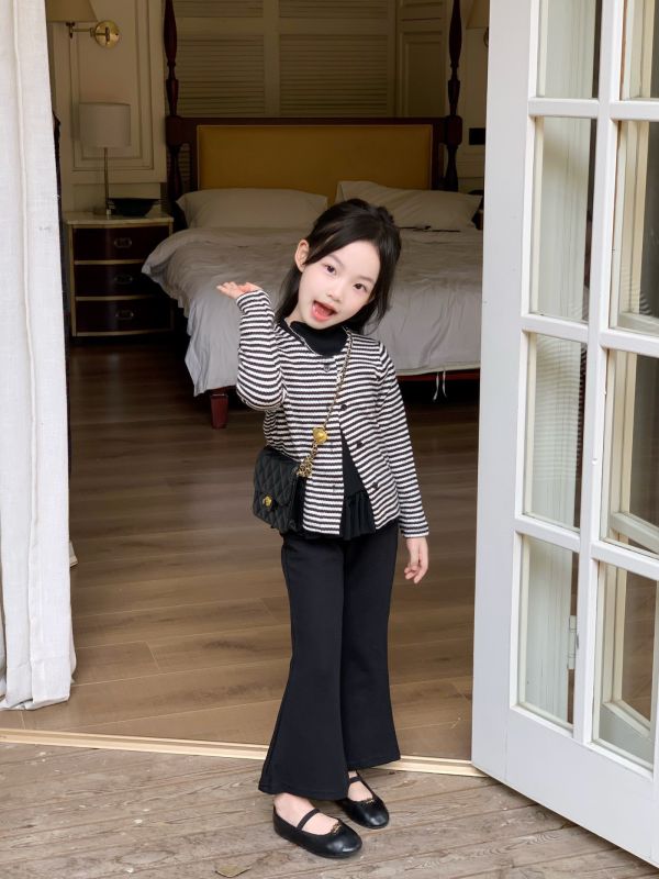 預購秋款女童小香風針織套裝尺寸90-140 