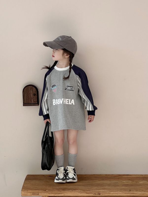 預購春款女童字母休閒撞色上衣尺寸90-140 