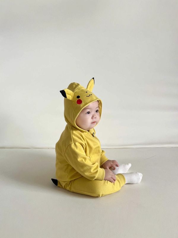 預購秋款男女童皮卡丘套裝尺寸73-110 
