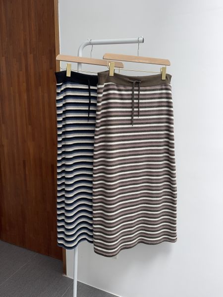 撞色條紋毛毛舒服裙 