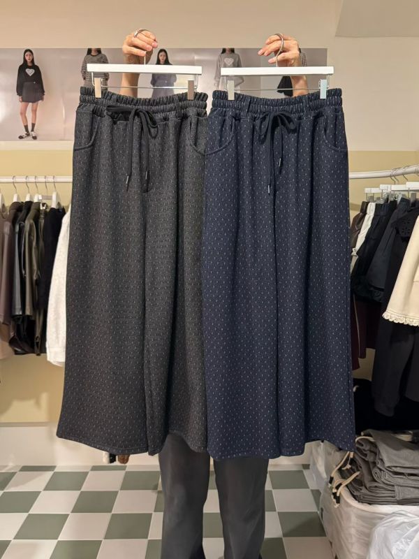 低調小點點寬休閒褲 