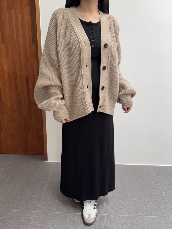 質感落肩垂墜寬袖羊毛外套 