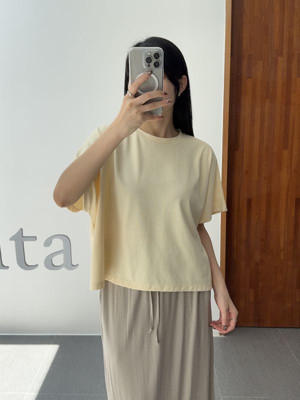 無肩線寬鬆小短版素T 
