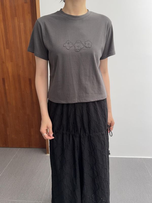 低調縫線小花花短T 