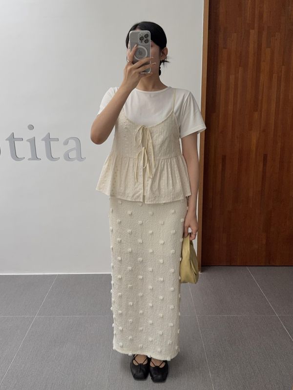 可愛雕花外搭小背心 