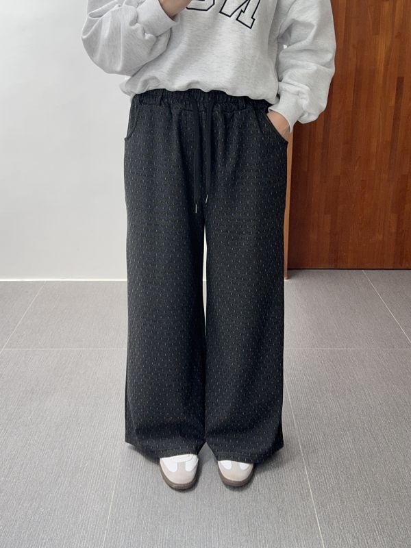 低調小點點寬休閒褲 