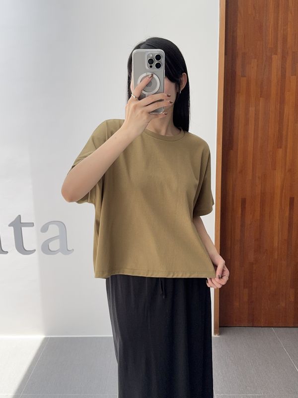無肩線寬鬆小短版素T 