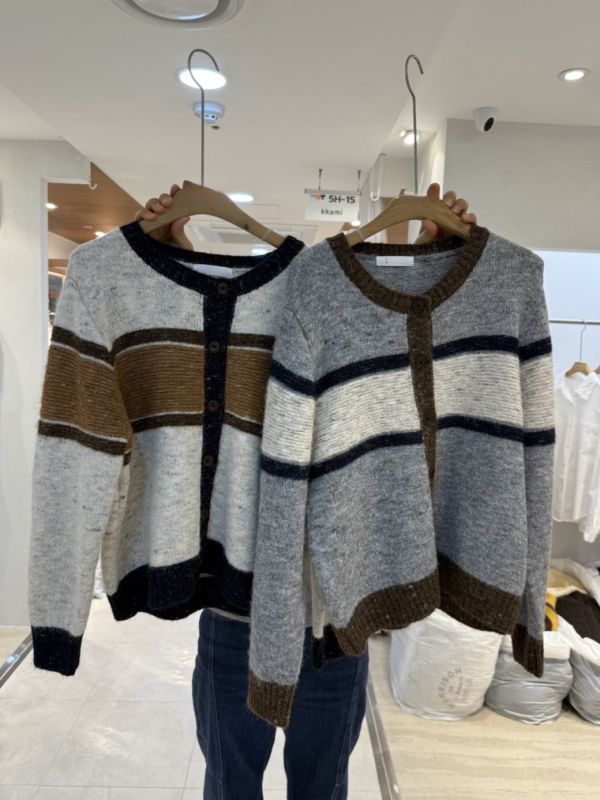 耐看撞色針織衫 