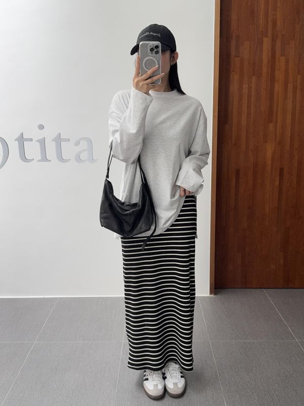 必備側開岔素面長T 