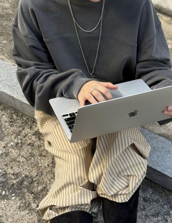 簡約低調壓線大學T 