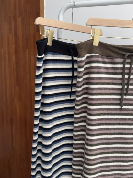 撞色條紋毛毛舒服裙 