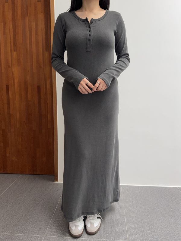 /現貨/簡約小排釦素面ops 