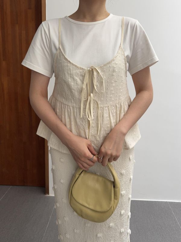 可愛雕花外搭小背心 