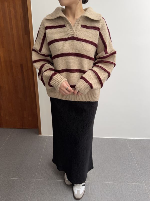 不挑人的翻領條紋針織衣 