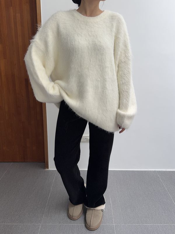 浪漫雪白毛毛衣 