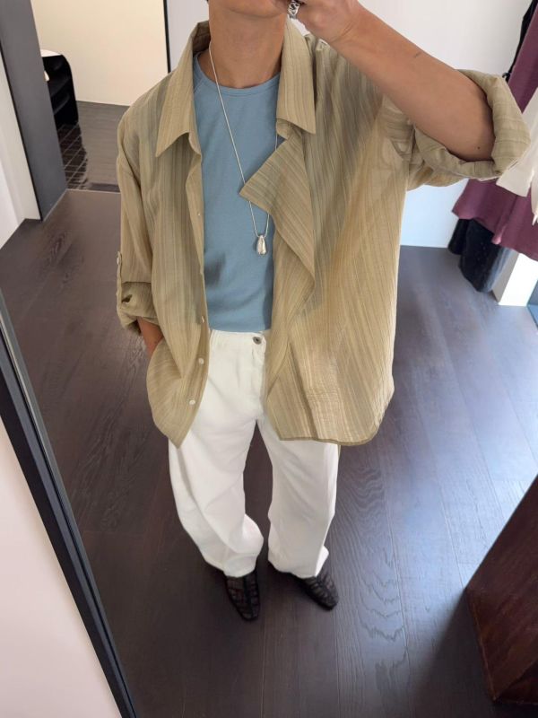 低調直紋翻領襯衫 
