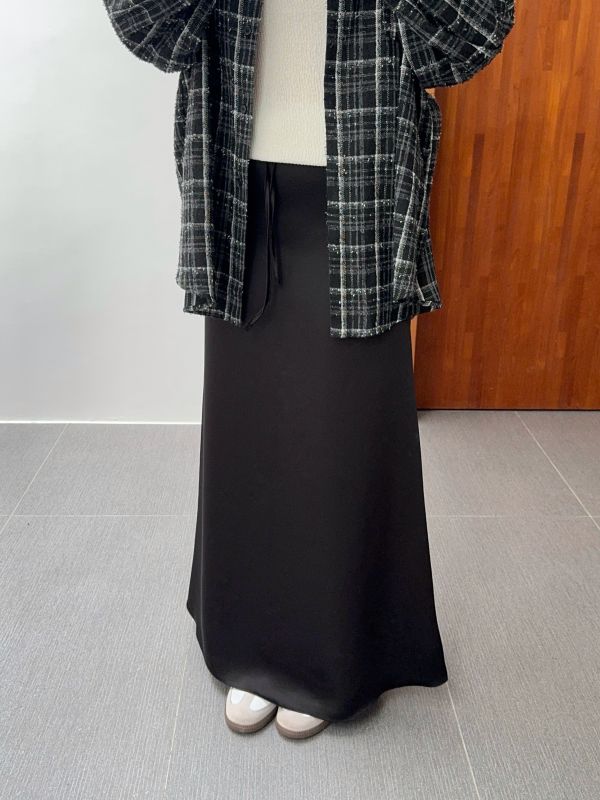 低調高級緞面黑長裙 