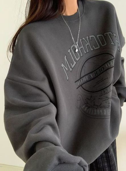 墨色寬鬆長版大學T 