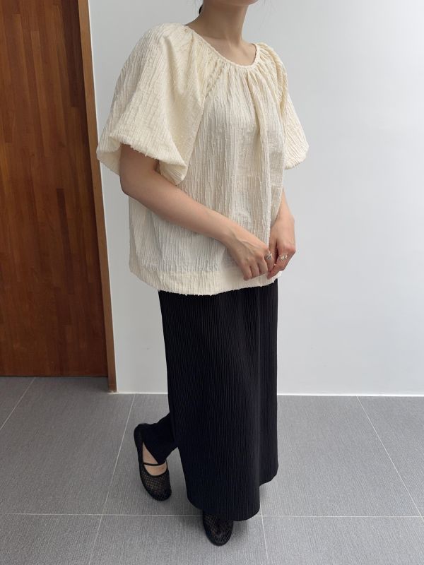 優雅澎袖立體紋上衣 