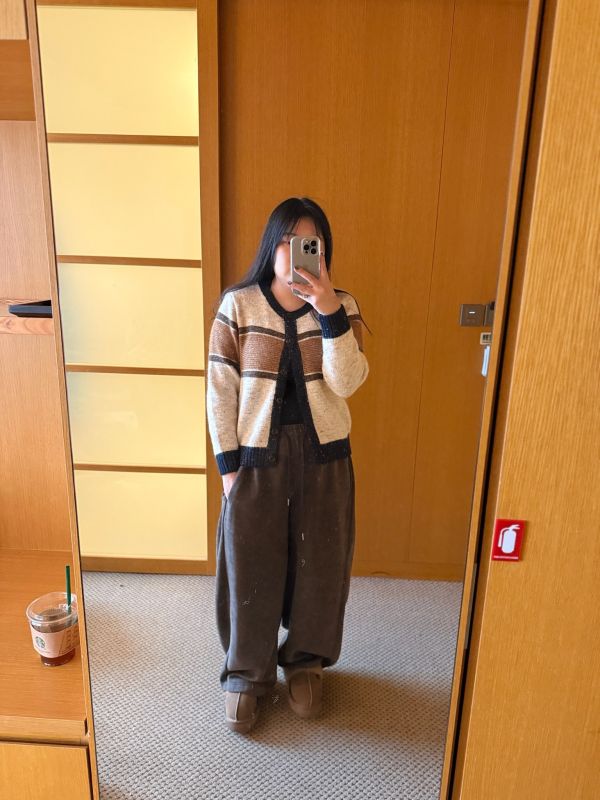 耐看撞色針織衫 