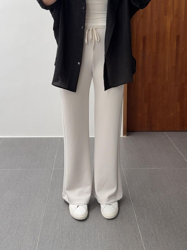修身的喇叭舒服褲 