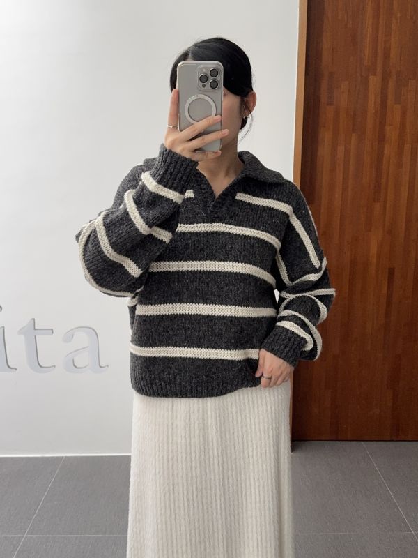 不挑人的翻領條紋針織衣 