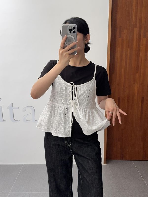 可愛雕花外搭小背心 