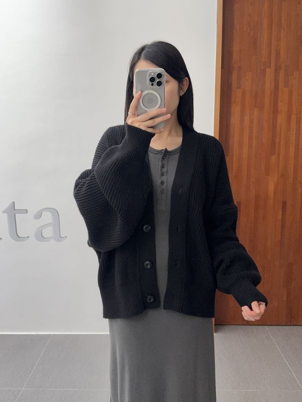 質感落肩垂墜寬袖羊毛外套 