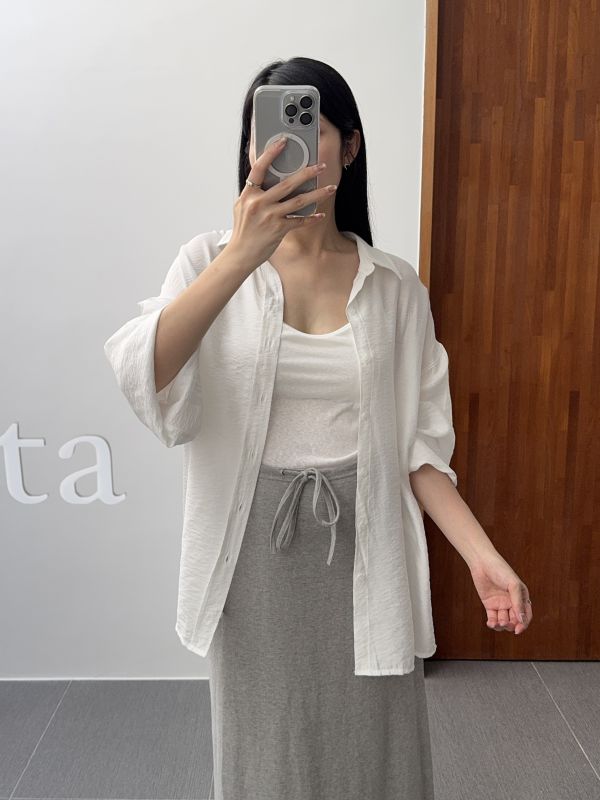質感簡約素面襯衫 