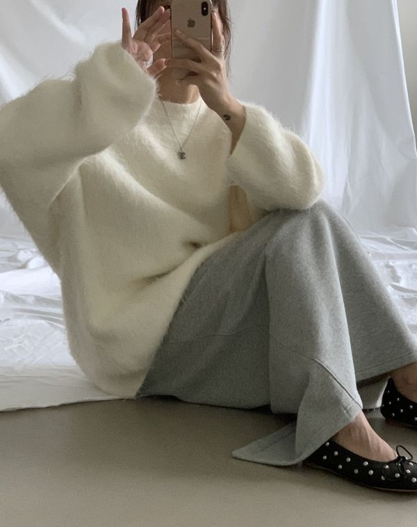 浪漫雪白毛毛衣 