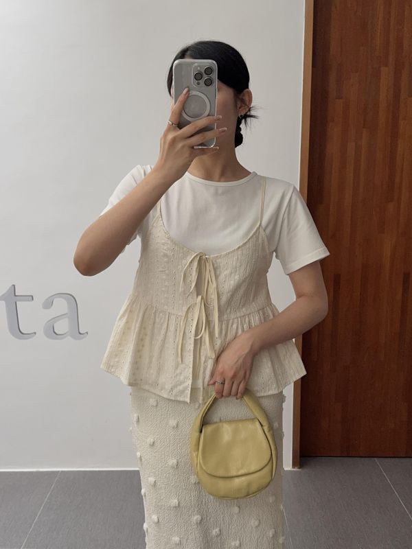 可愛雕花外搭小背心 