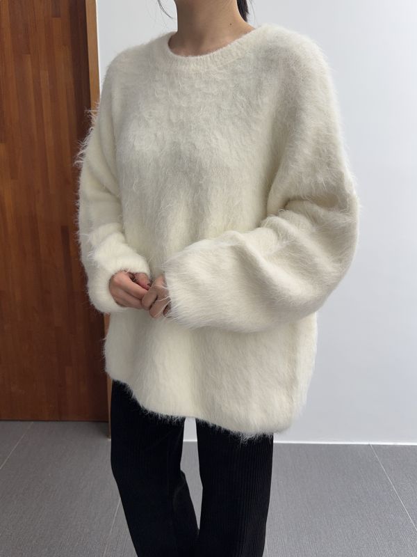 浪漫雪白毛毛衣 