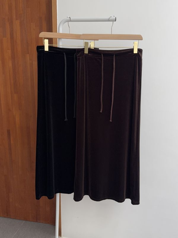 低調質感絨面長裙 