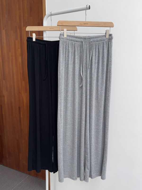 /現貨/細坑紋寬直筒舒服褲 