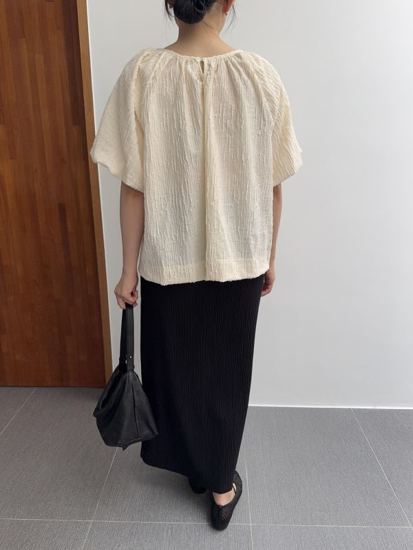 優雅澎袖立體紋上衣 