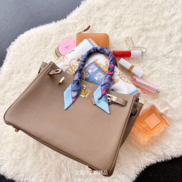 日本製 絲巾包包_皇家馬車系列 Carrosse Royal 隨行包_霜白 日本製 手拿包 日本絲巾 9090 絲巾 2way包包 多功能斜背包
男背包
日本製鞋背包
日本製男包
出國旅遊
出差旅遊包
機能公事包
型男必備
多功能包
日本型男
父親節禮物
帥氣
lexus
benz
bmw
tesla
日本代購
日本製代購
日本製珍珠項鍊
日本製珍珠手鍊
akoya珍珠
日本製
高品質
安心安全
安心安全日本製
貴婦
輕奢
tasaki
mikimoto