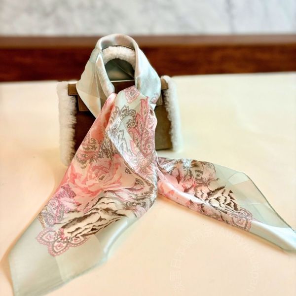 日本製 絲巾_玫瑰花園 Jardin des Roses - 霧綠(88 × 88cm) 絲巾 方形絲巾 大方巾 日本絲巾 9090 披肩 絲巾
雙面圍巾
日本製絲巾
日本製圍巾
羊毛雙面圍巾
羊毛圍巾
一條抵兩條
保暖圍巾
克什米爾
silkscarf
scarf
hermesscarf
cashmere
日本代購
日本製代購
RectoVersomuffler
muffler
hermesmuffler
winteriscoming
甜美小姊姊風
氣質優雅女孩風
可甜可鹹
日本製
高品