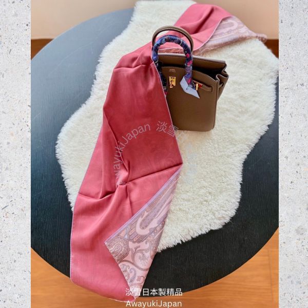 宮廷序曲 Prélude de Palais-玫曜 Rosé Brume_淡粉×薄紫(120× 34cm) 絲巾 雙面絲巾 長型絲巾 日本絲巾 9090 披肩 絲巾
雙面圍巾
日本製絲巾
日本製圍巾
羊毛雙面圍巾
羊毛圍巾
一條抵兩條
保暖圍巾
克什米爾
silkscarf
scarf
hermesscarf
cashmere
日本代購
日本製代購
RectoVersomuffler
muffler
hermesmuffler
winteriscoming
甜美小姊姊風
氣質優雅女孩風
可甜可鹹
日本製
高品