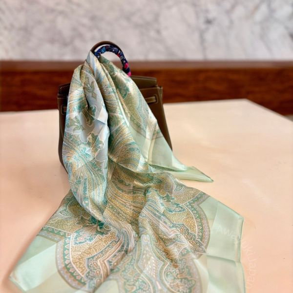 日本製 絲巾_ Éclat de Palais 宮廷之光-薄荷綠(88 × 88cm) 絲巾 方形絲巾 大方巾 日本絲巾 9090 披肩 絲巾
雙面圍巾
日本製絲巾
日本製圍巾
羊毛雙面圍巾
羊毛圍巾
一條抵兩條
保暖圍巾
克什米爾
silkscarf
scarf
hermesscarf
cashmere
日本代購
日本製代購
RectoVersomuffler
muffler
hermesmuffler
winteriscoming
甜美小姊姊風
氣質優雅女孩風
可甜可鹹
日本製
高品