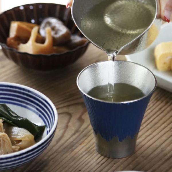 日本製 富士山錫器杯 300ml(含禮盒)_5色可選 madeinjapan 
杯盤組
日本製杯盤
日本製 
高品質 
日本職人手工製作 
和風禮品 
日式美學
Narumi
日本美學
日本錫器
錫器酒器組
日本紋案
櫻花
緣
吉祥如意
日本國寶設計 
高級感
限量禮品 
送禮首選 
日本傳統工藝 
精緻生活 
和風現代 
優雅禮品
奢華禮盒
日式風格
dior
Chanel
Hermes