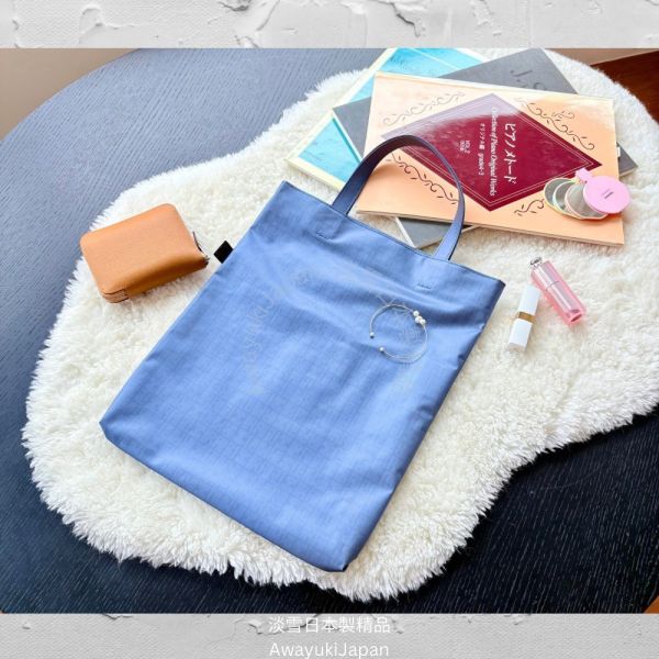 日本製 輕量手提袋 輕量手提包—午後的微光奏鳴曲_晨霧藍 日本製琴譜包 A4包包 防潑水 可水洗包包 多功能斜背包
男背包
日本製鞋背包
日本製男包
出國旅遊
出差旅遊包
機能公事包
型男必備
多功能包
日本型男
父親節禮物
帥氣
lexus
benz
bmw
tesla
日本代購
日本製代購
日本製珍珠項鍊
日本製珍珠手鍊
akoya珍珠
日本製
高品質
安心安全
安心安全日本製
貴婦
輕奢
tasaki
mikimoto