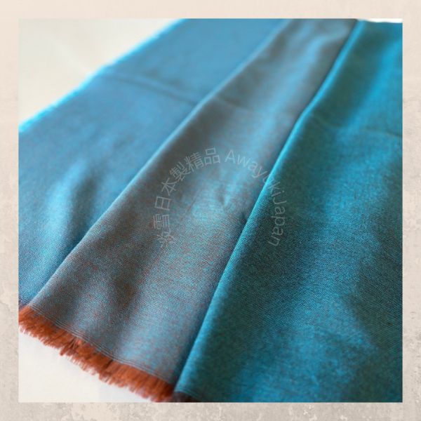 日本製 披肩 圍巾_冰湖暮藍 · Bleu Crépuscule du Lac 方型圍巾 (120 x 120cm) 大方巾 大披肩 女生圍巾 日本圍巾 日本披肩 保暖圍巾 圍巾
雙面圍巾
日本製圍巾
羊毛雙面圍巾
羊毛圍巾
情侶圍巾
型男圍巾
帥氣爆表
靚女圍巾
一條抵兩條
保暖圍巾
克什米爾
cashmere
日本代購
日本製代購
RectoVersomuffler
muffler
hermesmuffler
winteriscoming
甜美小姊姊風
氣質優雅女孩風
可甜可鹹
日本製
高品質
安心安全
安心安全日