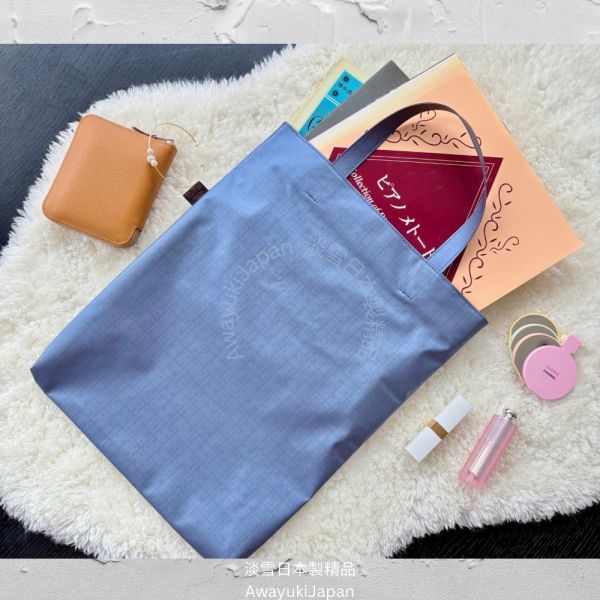 日本製 輕量手提袋 輕量手提包—午後的微光奏鳴曲_晨霧藍 日本製琴譜包 A4包包 防潑水 可水洗包包 多功能斜背包
男背包
日本製鞋背包
日本製男包
出國旅遊
出差旅遊包
機能公事包
型男必備
多功能包
日本型男
父親節禮物
帥氣
lexus
benz
bmw
tesla
日本代購
日本製代購
日本製珍珠項鍊
日本製珍珠手鍊
akoya珍珠
日本製
高品質
安心安全
安心安全日本製
貴婦
輕奢
tasaki
mikimoto